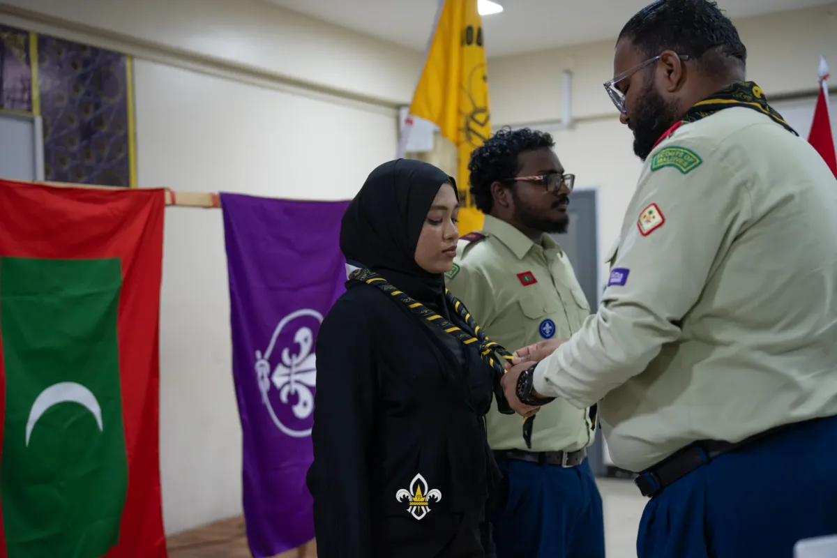 The Rover Advisor welcomes a newly invested Rover wearing her crew scarf.