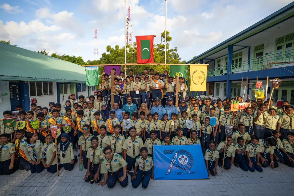 Group photo of the scouts, leaders and Rovers of the 14th Malé Scout Group and the 2nd Vaavu Scout Group at Veshi Ugenemaa 9